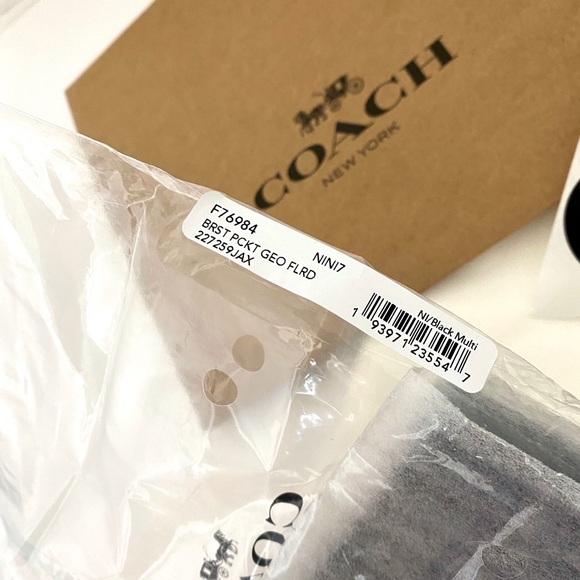 Star Wars x Coach Breast Pocket Wallet - Picture 5 of 5